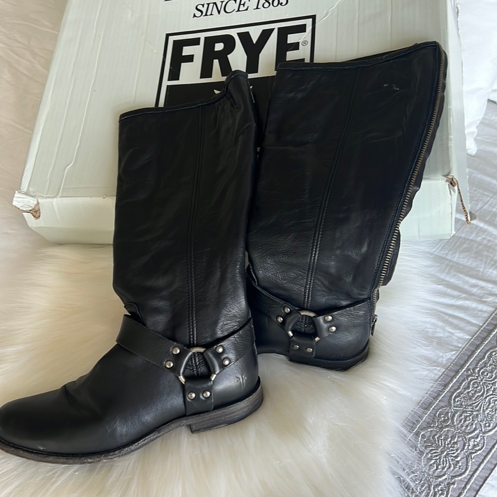 Women’s size 8.5 slightly used leather boots